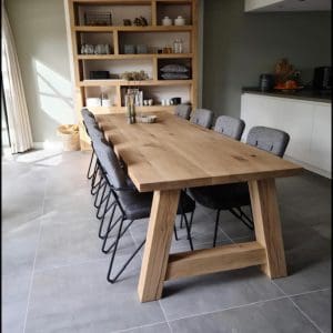Eiken eettafel met houten a poot