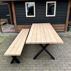 Tuintafel douglas onbehandeld zwarte stalen x poot voorzijde