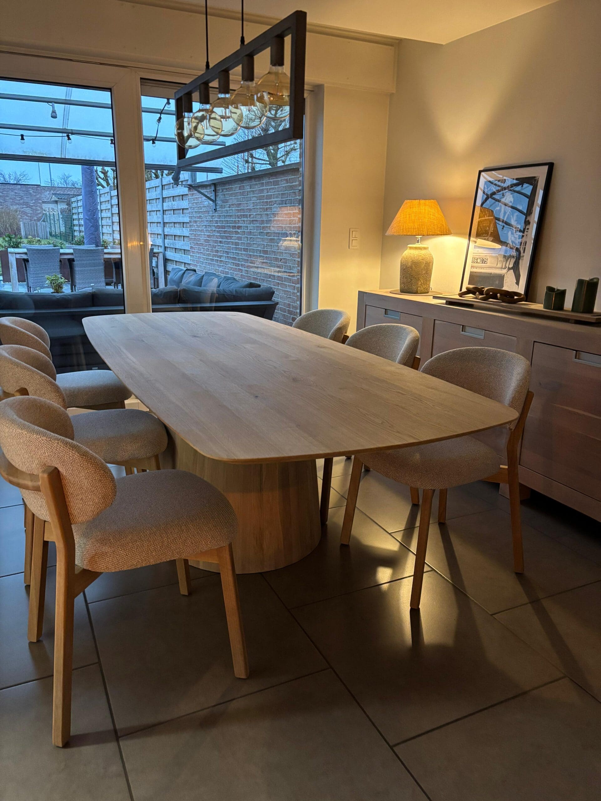 eikentafel-deens-ovaal-verjongd-skylt-ton-poot-eiken-skylt-tafelplein