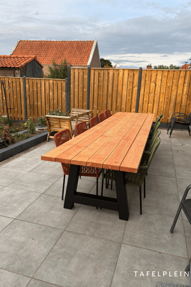 tuintafel douglas hout met stalen a poten