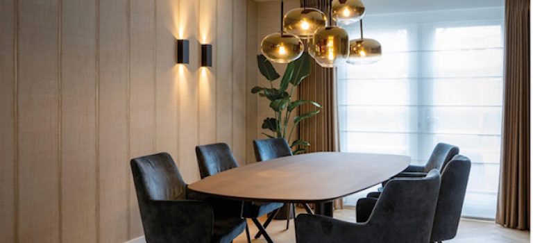 Eiken eettafel Deens ovaal stalen poot